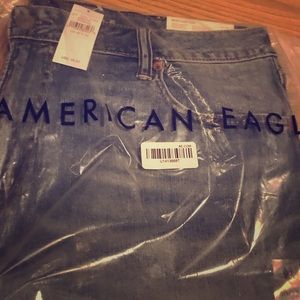 IN PACKAGE. Men’s American Eagle jeans. US 40X32.
